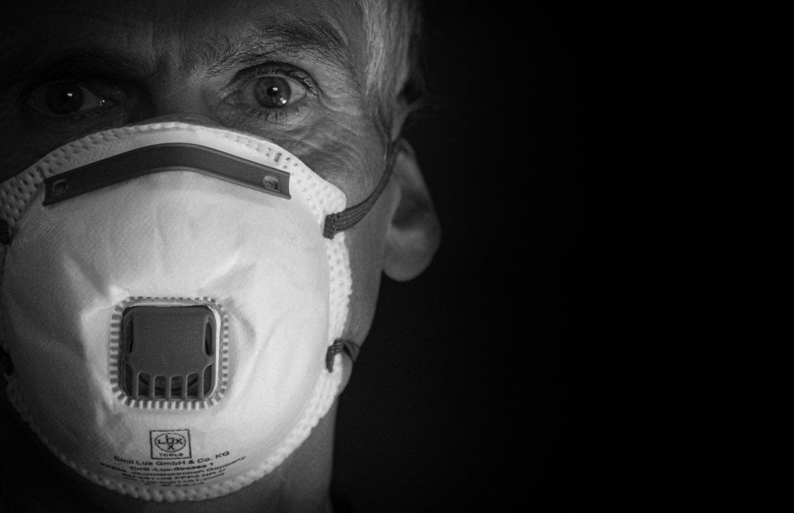 Older man wearing a protective mask, symbolizing public health concerns during the COVID-19 pandemic.